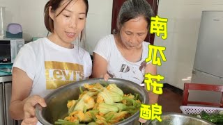 农村女孩下雨去赶集，把老爷爷挑出来卖的全买完，让老人早点回家 44