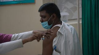 Nuevas restricciones en India tras un alza de contagios de covid-19 | AFP