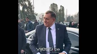 Dodik raspoložen stigao na glavni pretres u Sud BiH, dočekan aplauzom: “Kako ste momci?”