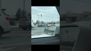 Viral video shows driver in Brampton drive into oncoming traffic #brampton #ontario #driver