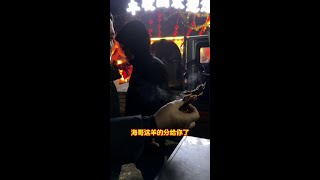 烤全羊宴席，场面热闹非凡， 迎接新的一年好运连连#海哥量地球 #烤全羊宴席 #记录农村生活#海哥#海哥量地球#日常生活#农村生活