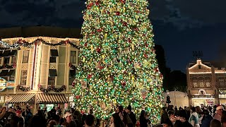 Very crowded night at Disneyland for the first day of the Holiday Season. #disneyland