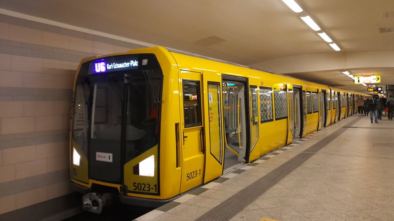 Mitfahrt In Der U6 Von Naturkundemuseum Bis Kurt-Schumacher-Platz Im ...