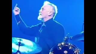 Roger Taylor Fuck the audience in concert - (lift the middle finger)