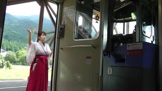 乗客が誤って紙幣投入口に500円玉を入れてしまう。運転士の対応は丁寧だった。高山本線キハ48