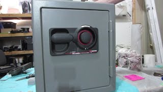 How to Figure Out the Code on an Open Combination Safe - Sentry 3100