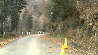 加波山　道路に巨岩