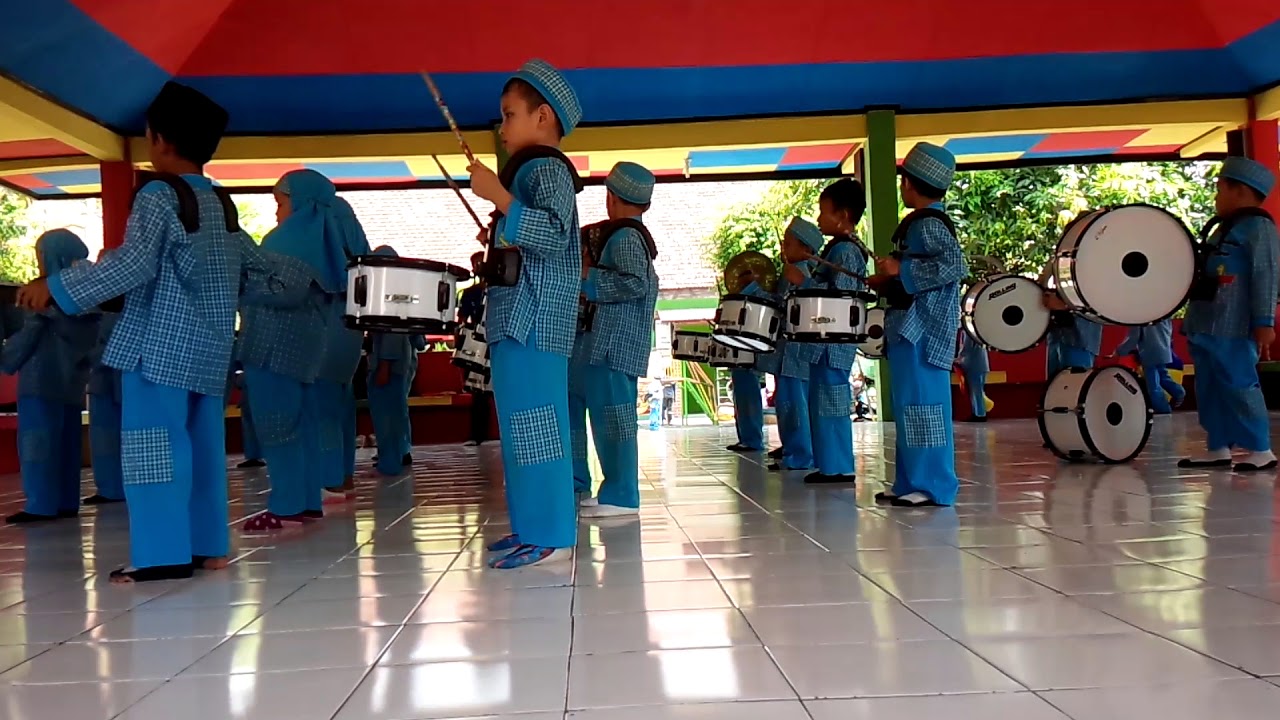 Latihan Drumb Band - YouTube