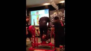 Leo Jonathan - 365,5 kg IPF bench press