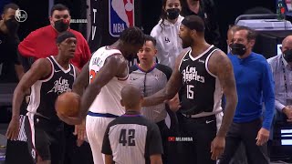 DeMarcus Cousins kept trying to poke away the ball from Julius Randle after whistle👀