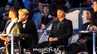 131122 GD, RI, TOP watching INFINITE performance