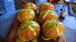 Buns with garlic and cream cheese.🧄🍞 Mini pane all'aglio e formaggio spalmabile.