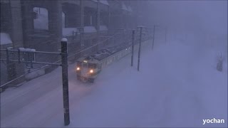 Heavy Snowfall - 115 series train Passage!  豪雪・１１５系電車が通過 (新潟県・上越線)