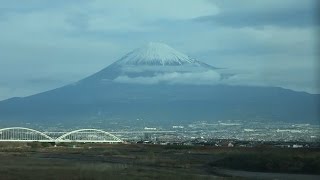 東海道新幹線の車窓から見た「富士山」(三島、新富士、富士川橋梁付近)「のぞみ157号」（東京8時40分発 博多行き）2016年12月26日