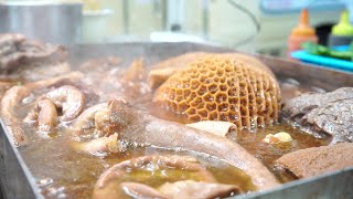 Nostalgic cart stalls, fresh beef, beef offal, beef brisket, tripe, bovine lung very yummy.