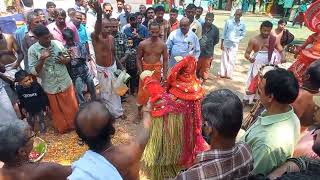 √ വിഷ്ണുമൂർത്തി തെയ്യം കൊളച്ചേരി ശ്രീ വിശ്വകർമ്മ ഊർപ്പഴശ്ശി വേട്ടയ്ക്കൊരുമകൻ ക്ഷേത്രം