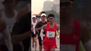 🏃‍♀️Beijing Marathon kicks off after two-year hiatus, 30,000 runners participating in race  北京马拉松