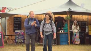 7 Minuten 2016 - Zomerbaantjes werken op een festival