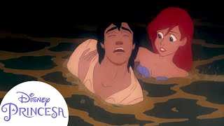 A Pequena Sereia salva o príncipe Eric | Disney Princesa