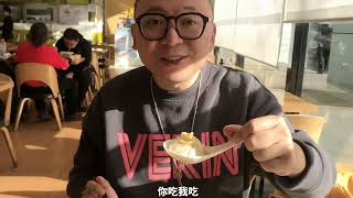 开在北京的上海包子铺，招牌蟹粉小笼汤包，满满的蟹粉只能吸着吃