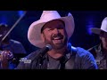 Garth Brooks sings 