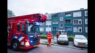 Veel schade na woningbrand in portiekflat aan Reviusstraat in Hoogezand