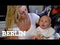 Mutter völlig überfordert: Baby schreit seit 2 Stunden | Auf Streife - Berlin | SAT.1 TV