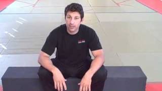 The "Knee Pain" Guru on How To Do "The 1 Min Simple Stretch That Releases Knee Pain Instantly!" 1