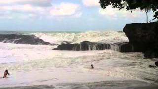 Big waves at Lumahai