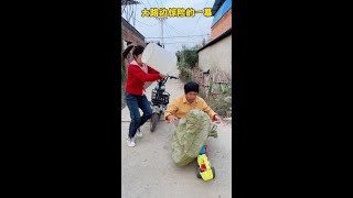 幸亏美女路过，不然后果不堪设想。 #搞笑视频