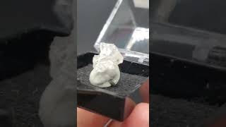 極上！ガラス光沢3.5ct！超高波動ロシア産フェナカイト原石