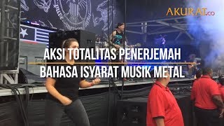 Aksi Totalitas Penerjemah Bahasa Isyarat Musik Metal