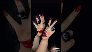 Talk to the hand  ✋🏼 #makeup #facepaint #mimles #hand #painting #illusion #illusionmakeup #illusion