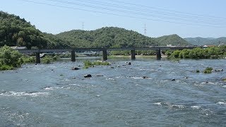 川の音感じて温泉へ　岡山・建部町の幸福橋