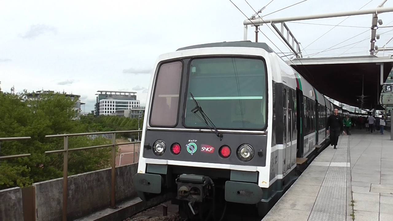 MI79 Livrée Stif : A La Gare De La Plaine Stade De France Sur La Ligne ...