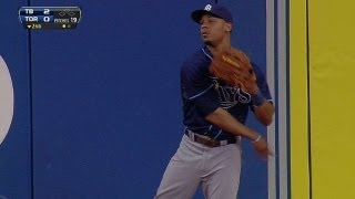 TB@TOR: Jennings runs down Lind's fly ball to center