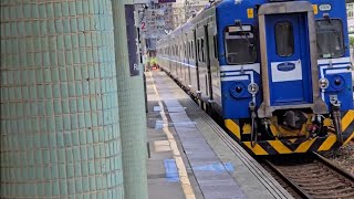 4171次蘇澳發車經由宜蘭線開往樹林的EMU722+EMU721阿福號區間車，和4182次樹林發車經由宜蘭線開往蘇澳的EMU506+EMU517區間車