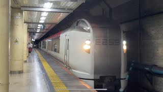 E259系＋E259系成田エクスプレス成田空港行き 新日本橋駅2番線通過