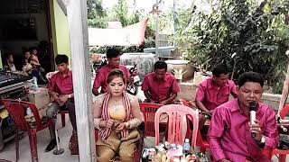 Wedding song - houm ruong. បទ:ហោមរោង​ ច្រៀងដោយ អាចារ្យ ប្រុស