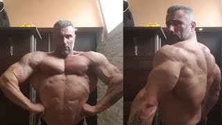 Italian big muscle daddy Alessandro Grassi - Muscle checking