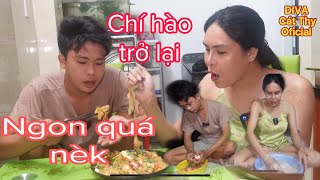 DIVA cát thy và Chí Hào tự trộn bánh tráng