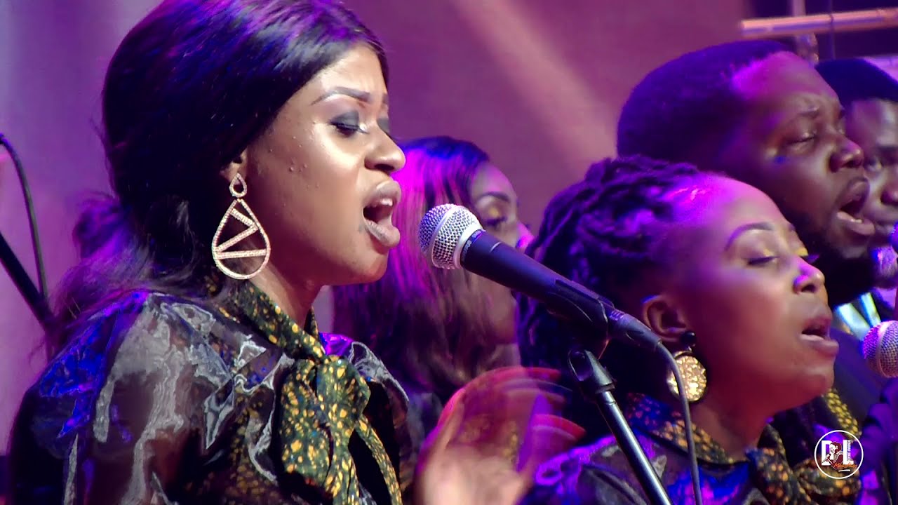 DEBORAH LUKALU - TU ES PUISSANT Feat. LORD LOMBO - LIVE IN KINSHASA ...