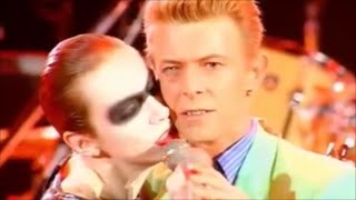 David Bowie + Annie Lennox  ~  Under Pressure (The Freddie Mercury Tribute Concert - London - 1992)