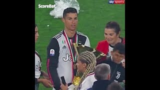 Cristiano Ronaldo accidentally hits his son with the Serie A trophy