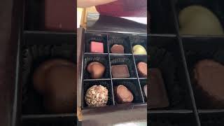 A GIFT OF LOVE @TAKEHaKaTaCh #shortsvideo #yummy #asmr #chocolate #godiva #food #viralvideo