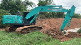 ดินทรายเยอะดึงสโลบให้จบเลยพี#KOBELCO SK200-10ท็อป