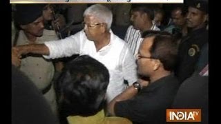Lalu Yadav Gets Angy on Police for Checking Rabri Devi's Car - India TV