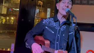 Funky hip-hop ukulele - Jump Around live at the Pyrmont Bridge Hotel