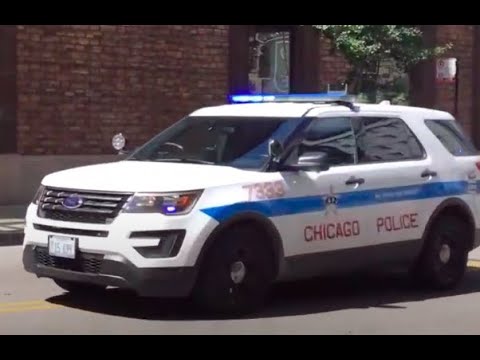 Chicago Police Responding Code 3 In Downtown Chicago. - YouTube