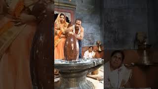 sunday ko shivling pe jal abhishek ka mahatva #ytshort #pradeepmishrajikishivpurankathalivetoday